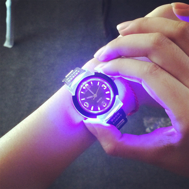 Koreanische Version der LED-Licht Coole Gezeiten Damen Harajuku Trend Persönlichkeit von Studenten Freizeit Sport Nachtwache Gelee