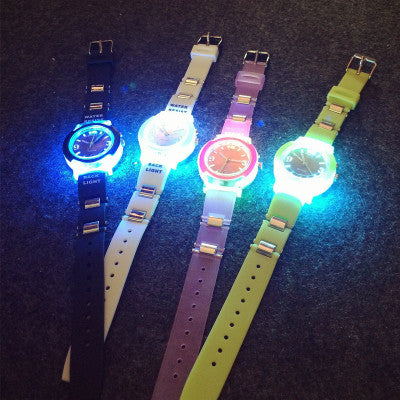 Koreanische Version der LED-Licht Coole Gezeiten Damen Harajuku Trend Persönlichkeit von Studenten Freizeit Sport Nachtwache Gelee