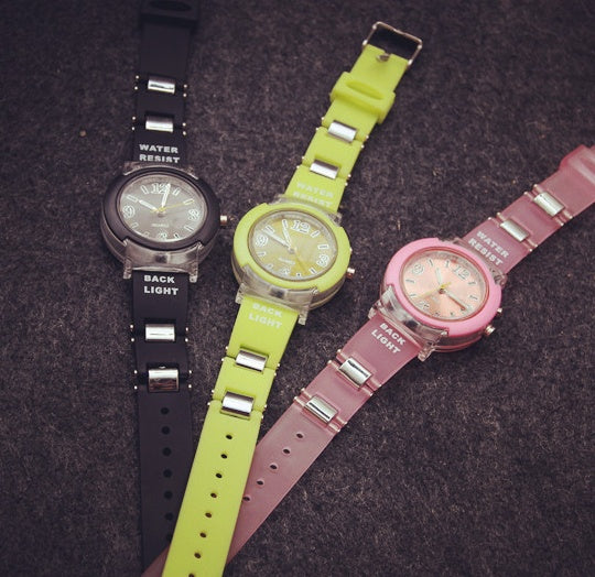 Version coréenne de la montre de sport décontractée pour étudiants, tendance Harajuku, personnalité de la marée cool à lumière LED, montre de nuit en gelée